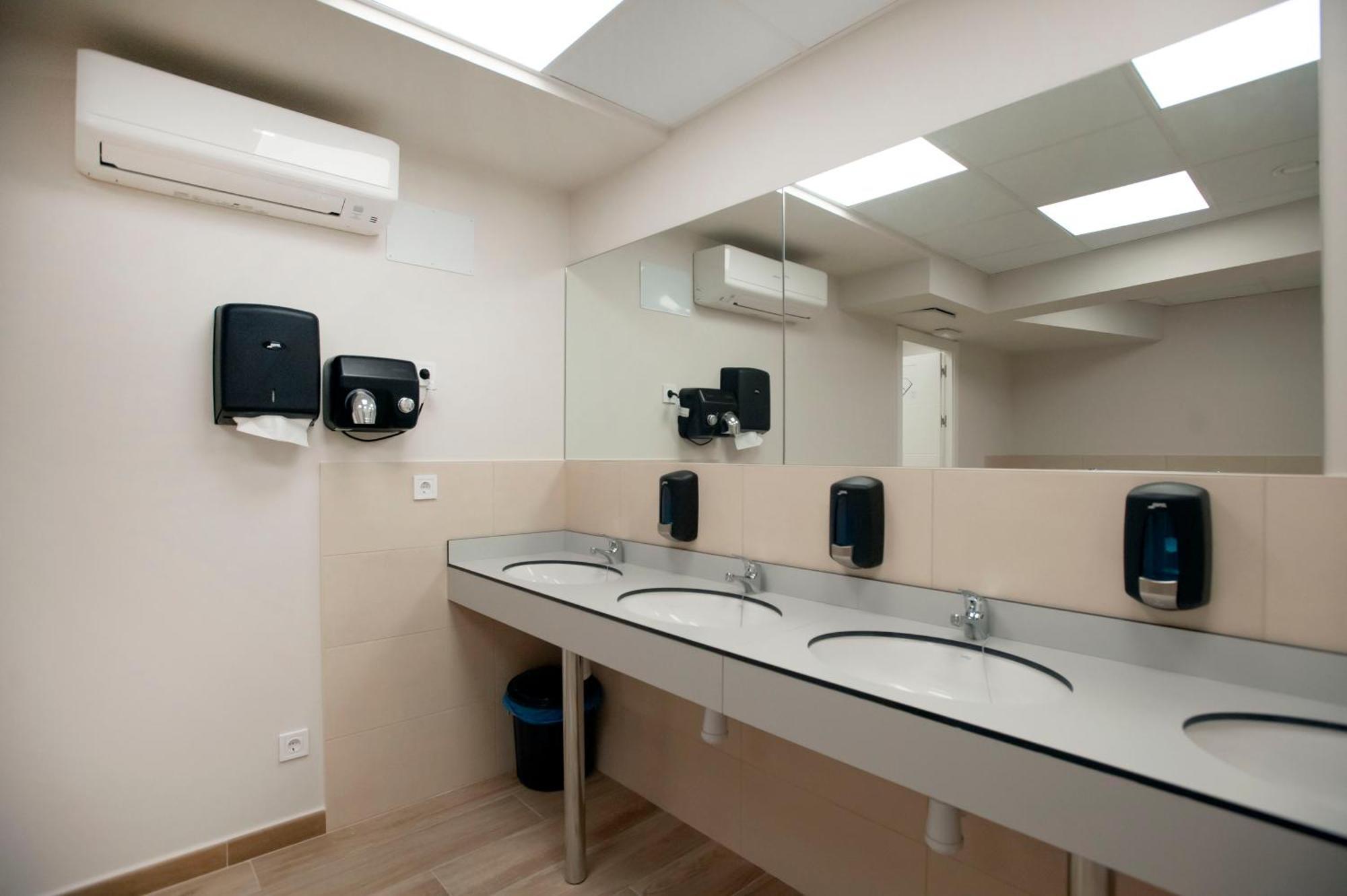 Hostel Dos Estaciones - Free Towels, Coffee & Tea, Remote Check-In 阿利坎特 外观 照片
