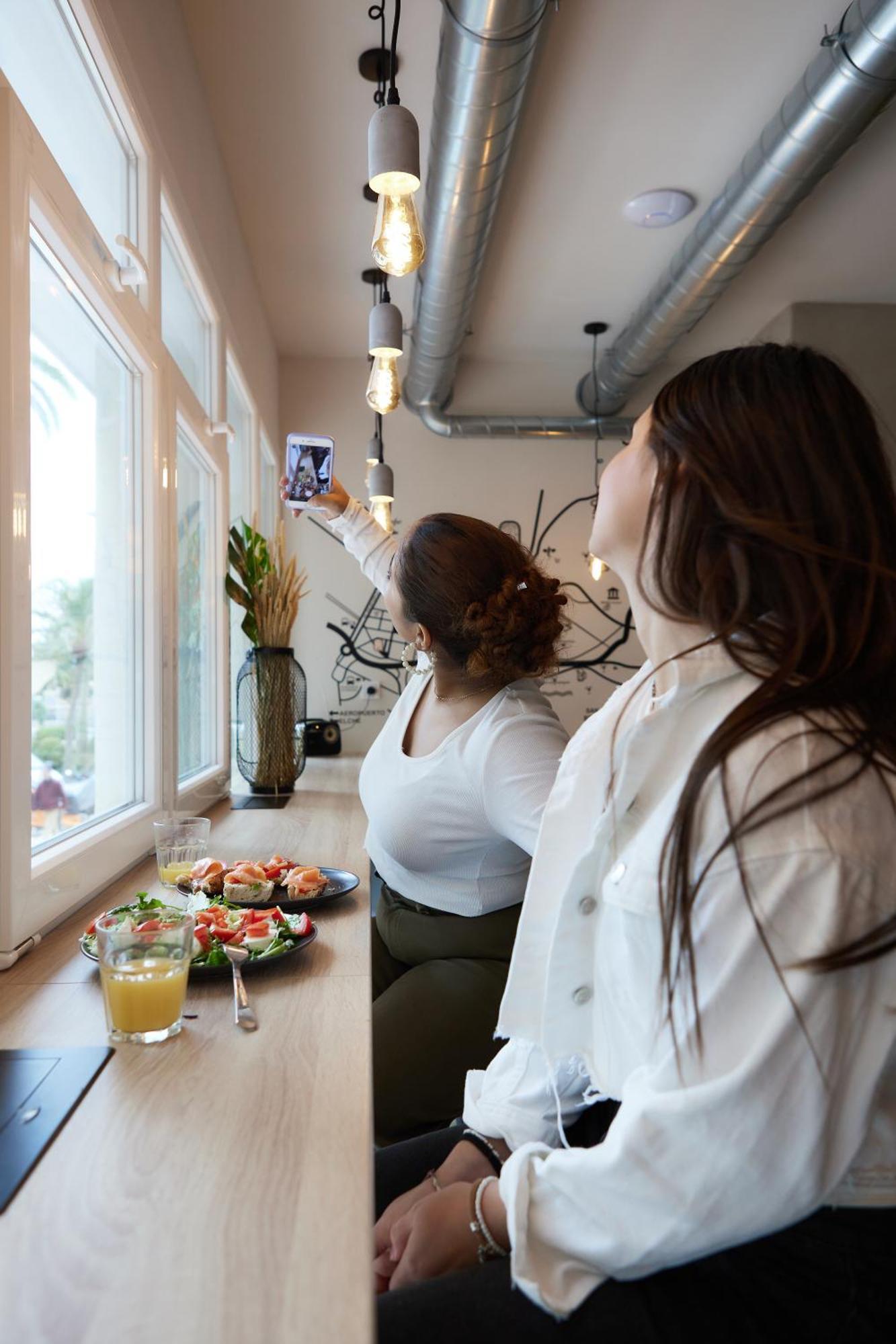 Hostel Dos Estaciones - Free Towels, Coffee & Tea, Remote Check-In 阿利坎特 外观 照片