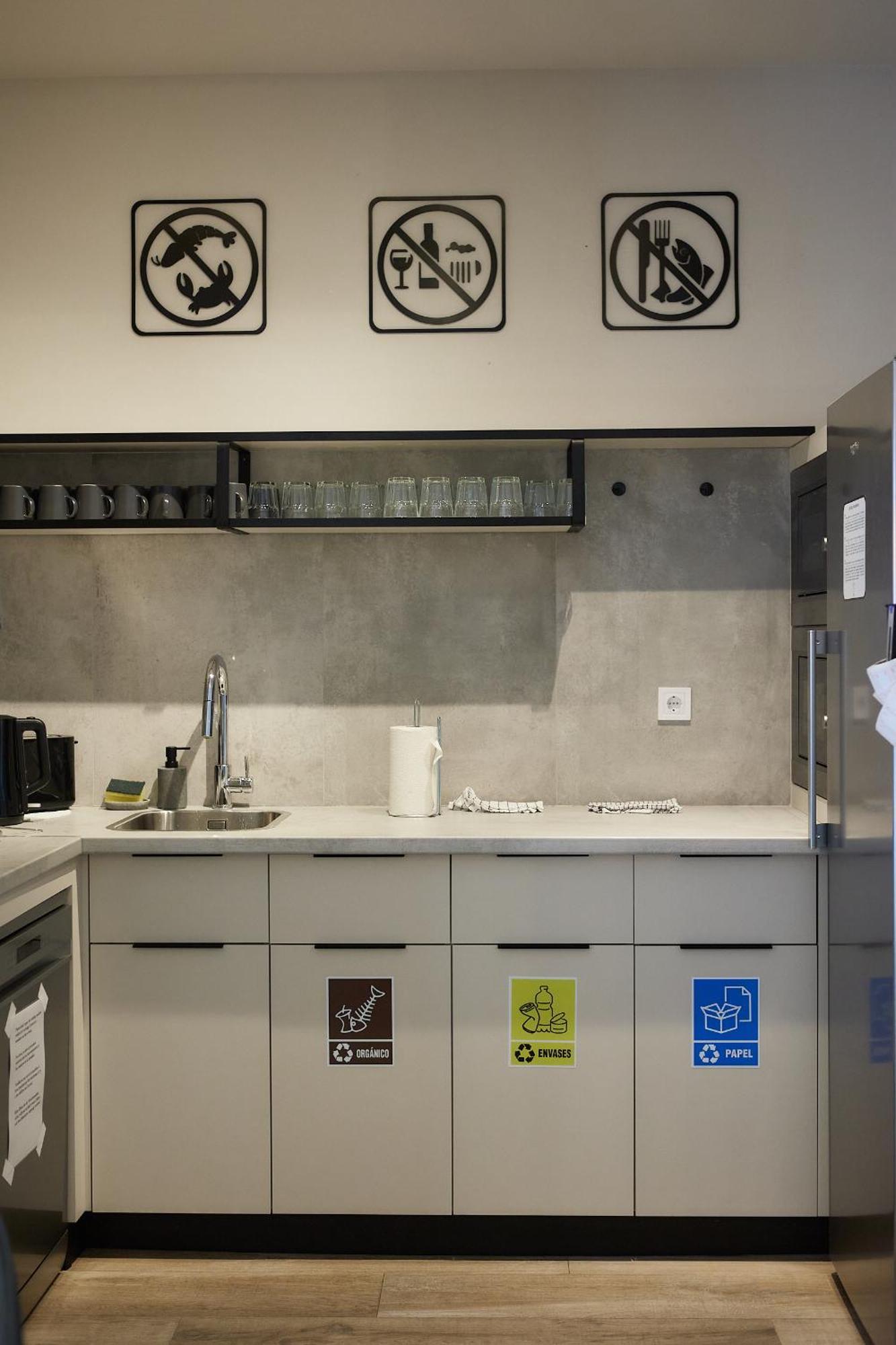 Hostel Dos Estaciones - Free Towels, Coffee & Tea, Remote Check-In 阿利坎特 外观 照片