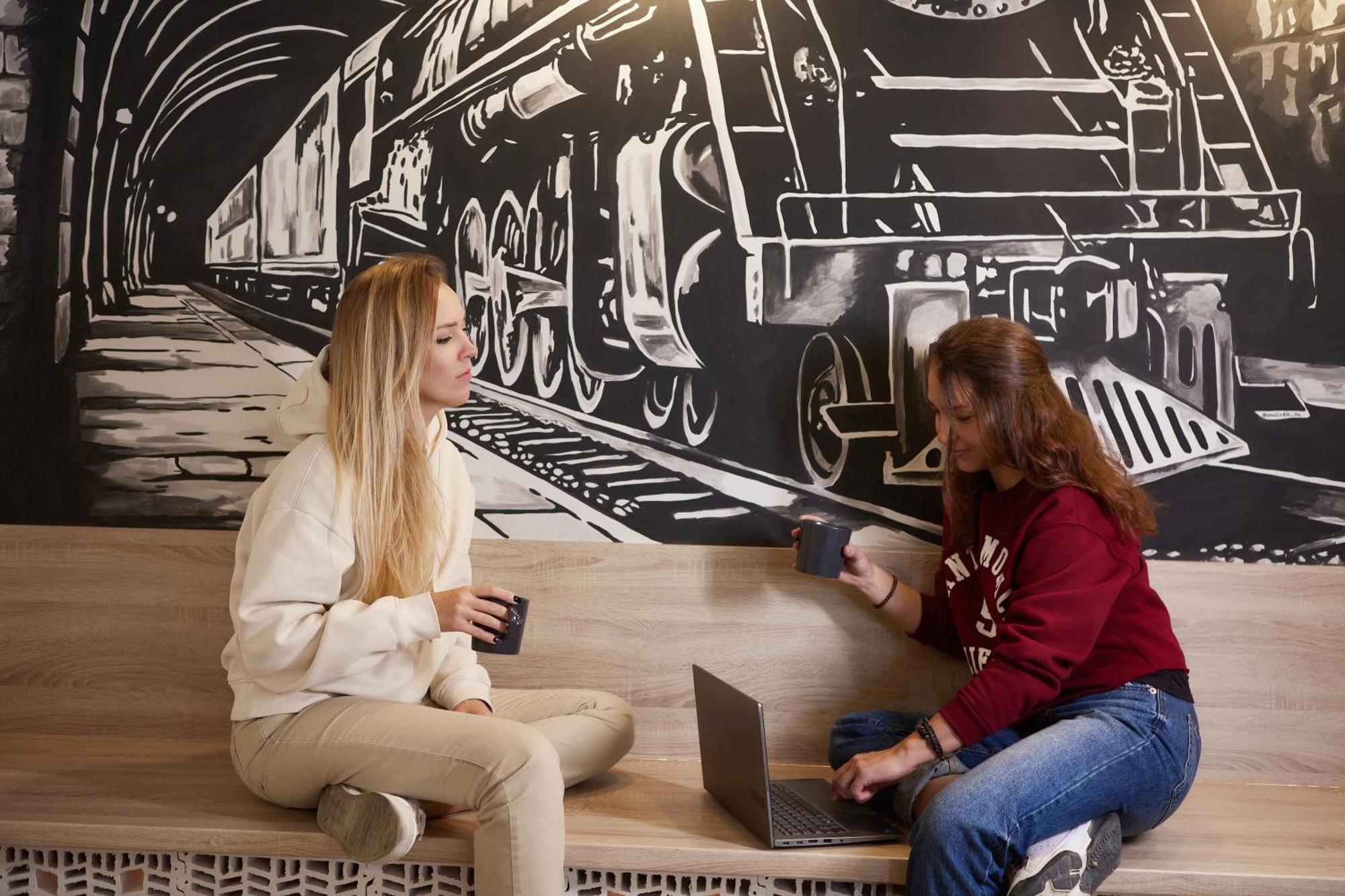 Hostel Dos Estaciones - Free Towels, Coffee & Tea, Remote Check-In 阿利坎特 外观 照片